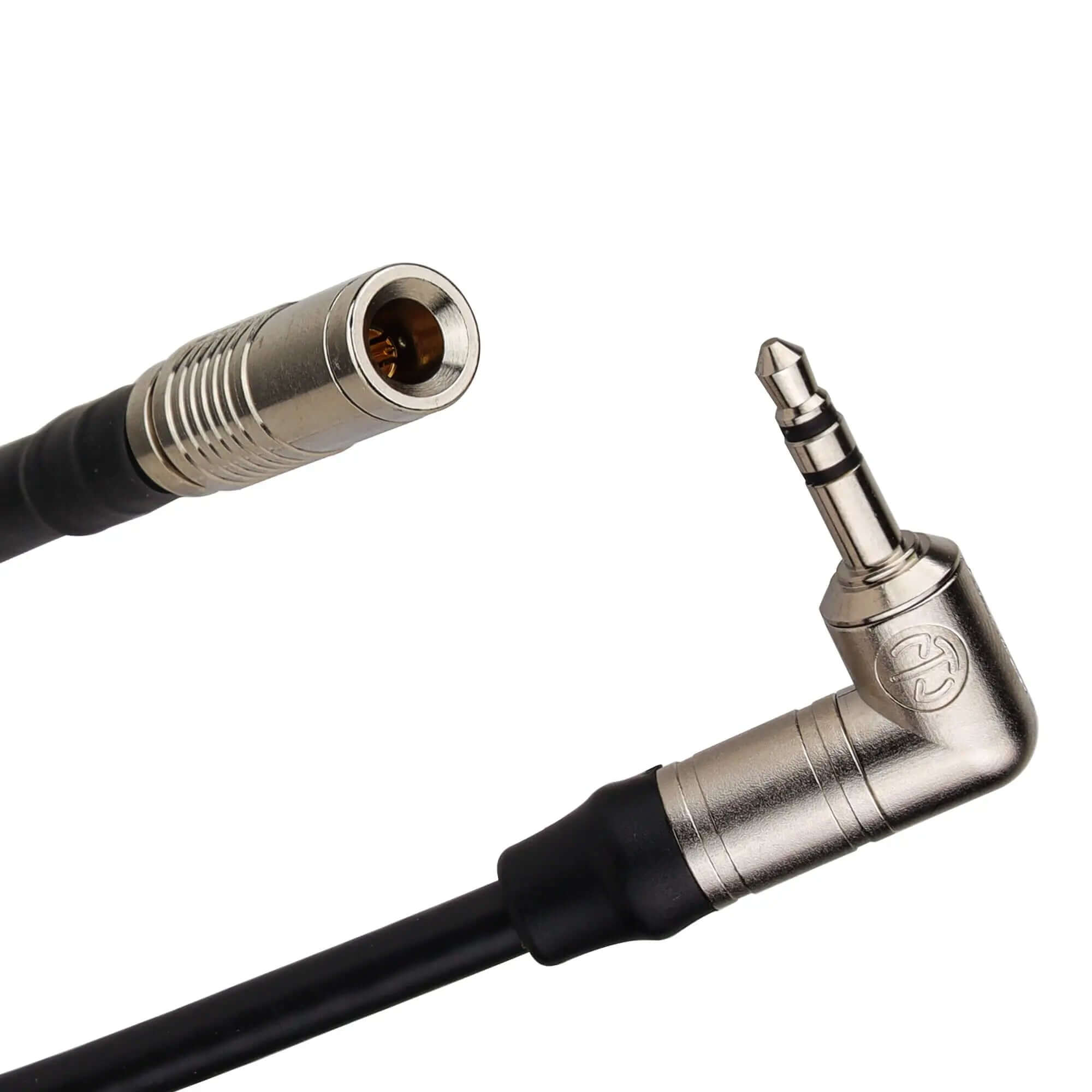 Detail view R5C timecode sync cord 3.5mm to mini xlr female