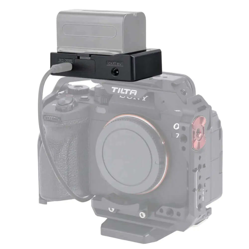 NP-F battery adapter plate PD30W Type-C power supply mount on Sony A7 camera rig with Tilta cage, DC 8V output for DSLR photography power solution